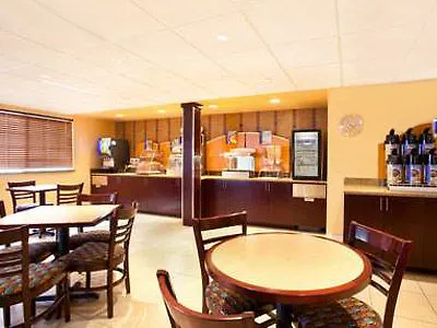 Quality & St Charles -west Chicago 4*
