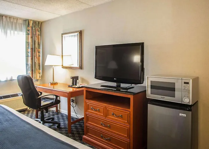 Hotel Quality & St Charles -west Chicago 4*