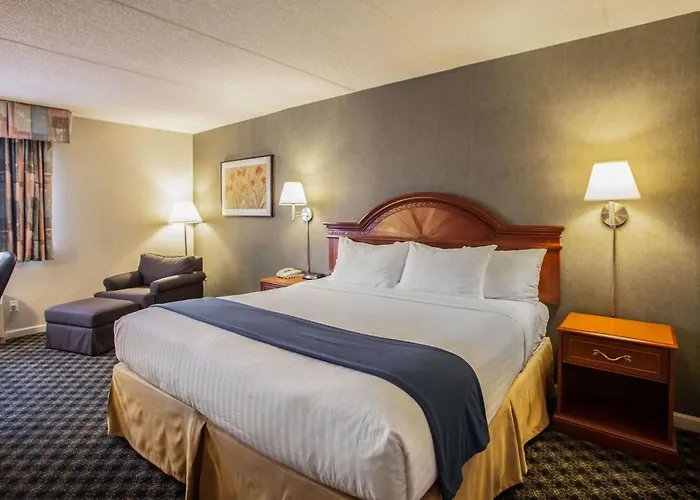 Hotel Quality & St Charles -west Chicago 4*