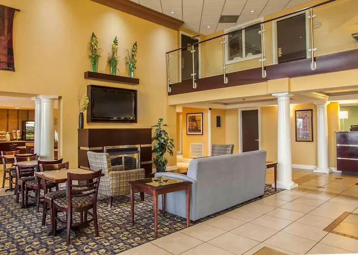 Hotel Quality & St Charles -west Chicago 4*