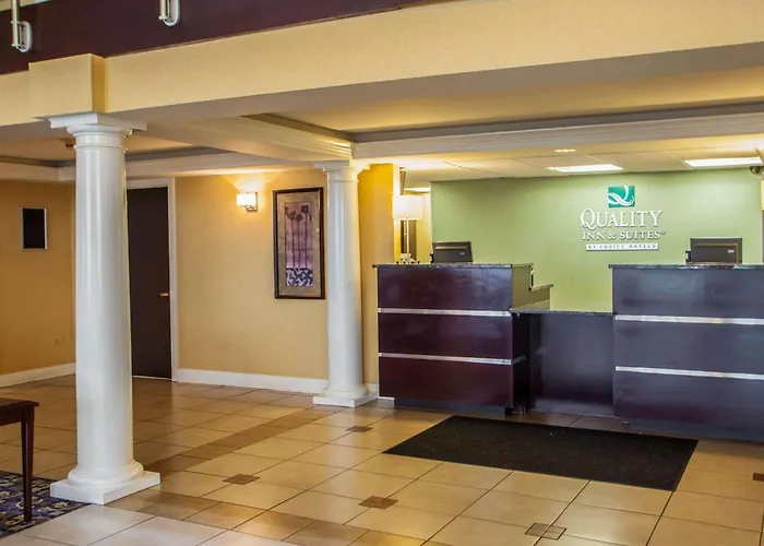 Hotel Quality & St Charles -west Chicago 4*