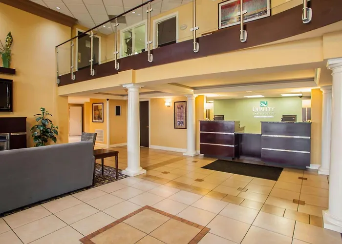 Quality & St Charles -west Chicago Hotel 4*