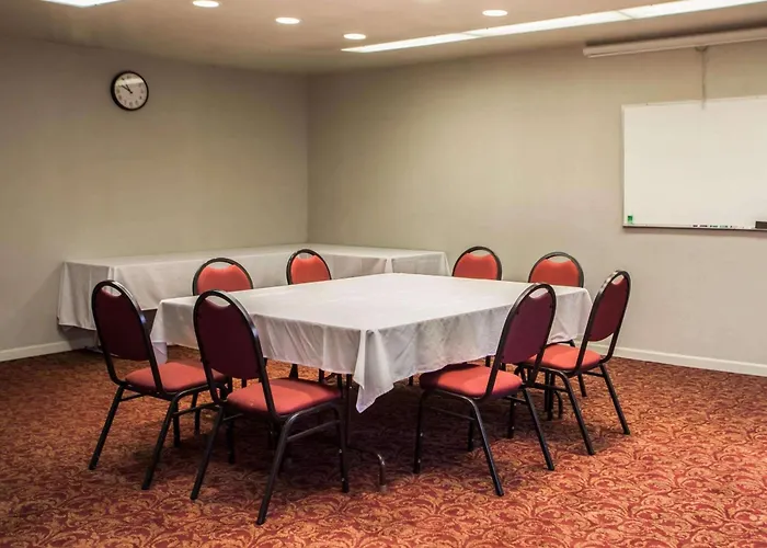 Hotel Quality & St Charles -west Chicago 4*