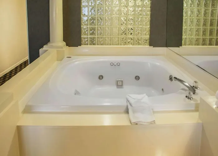 Quality & St Charles -west Chicago Hotel 4*