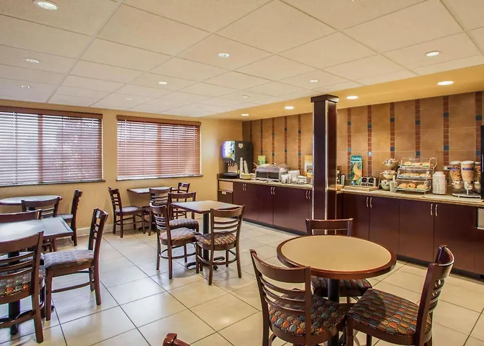 Quality & St Charles -west Chicago 4*