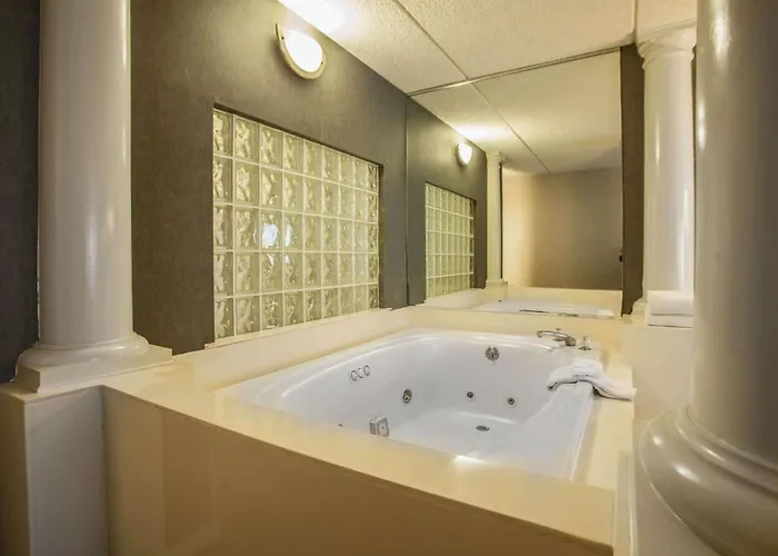 Hotel Quality & St Charles -west Chicago 4*