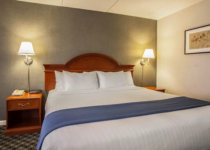 Hotel Quality & St Charles -west Chicago