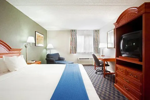 Quality & St Charles -west Chicago Hotel