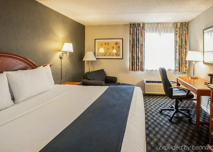 Quality & St Charles -west Chicago 4*