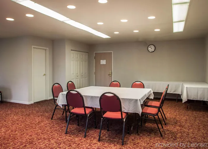 Quality & St Charles -west Chicago Hotel